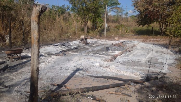 Mulher perde tudo após incêndio em sua casa em Axixá