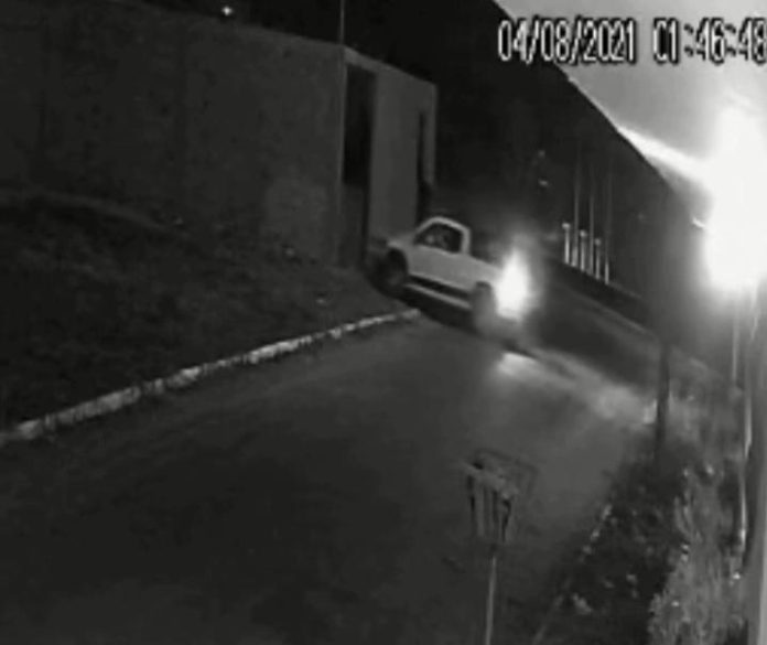 Bandidos invadem casa, amarram vítima e roubam carro e móveis