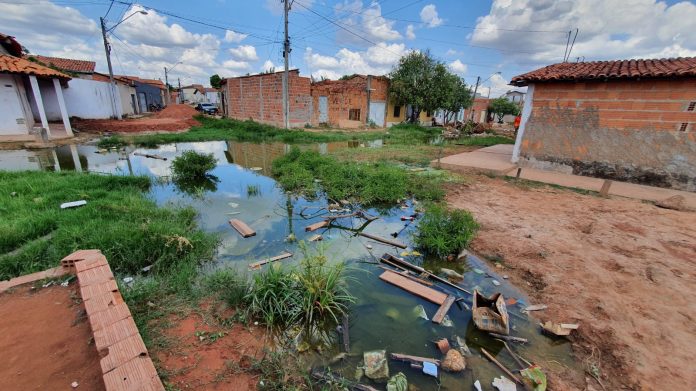 Moradores reclamam de falta de infraestrutura em rua de Imperatriz