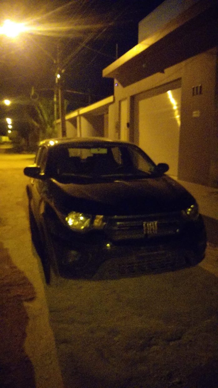 Bandidos se passam por passageiros e roubam carro de motorista de aplicativo