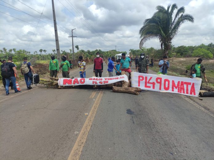 Indígenas voltam a interditar BR-316 no MA em protesto