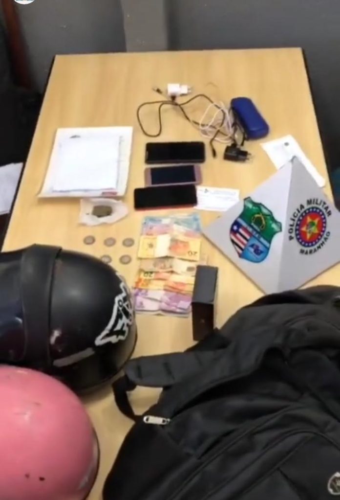 Polícia recupera moto roubada após bandidos roubarem celular rastreável