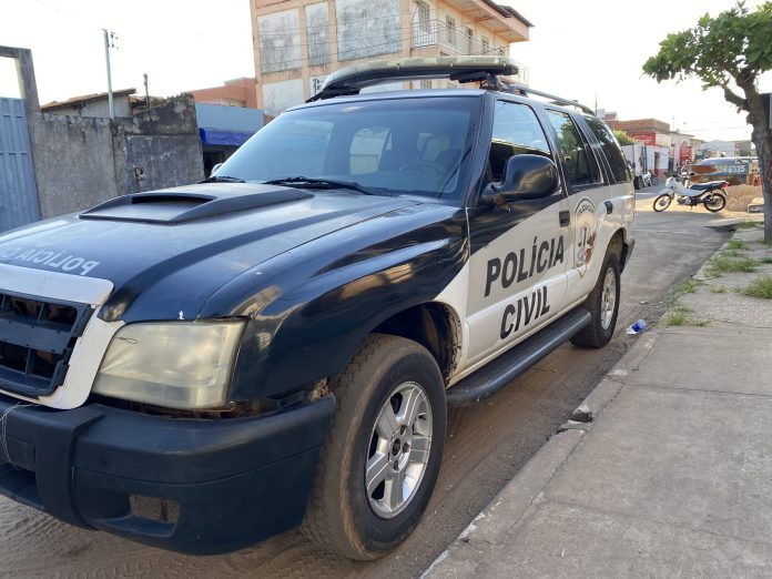 Polícia prende mãe e companheiro de adolescente de 13 anos que está grávida