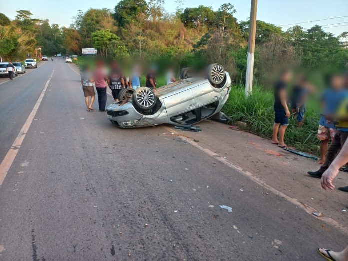 Três pessoas ficam feridas em grave acidente na BR-010