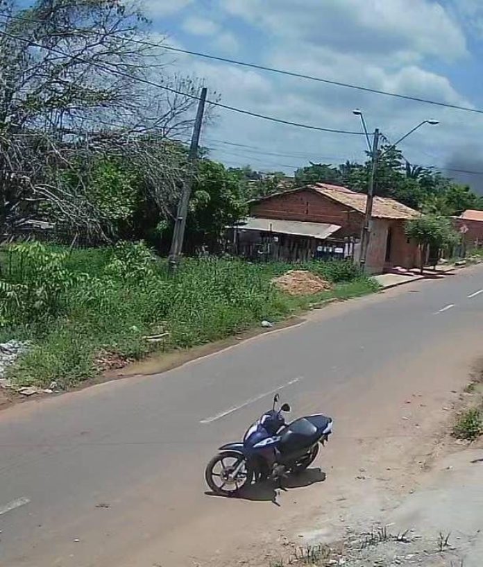 Irmão pede emprestada moto da irmã e foge