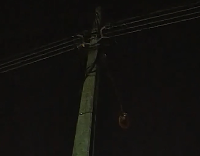 Poste de iluminação pública sem funcionar há dois meses preocupa moradores