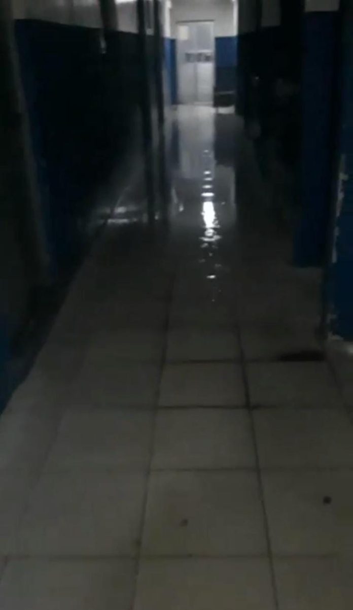 Chuva na madrugada causa alagamento no hospital Socorrinho