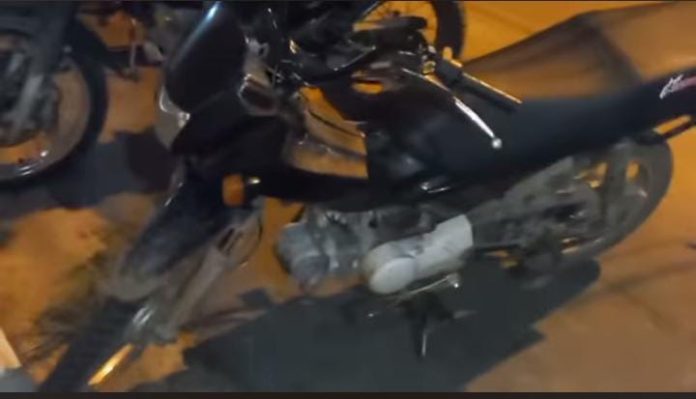 Homem é preso após ser flagrado pilotando moto furtada