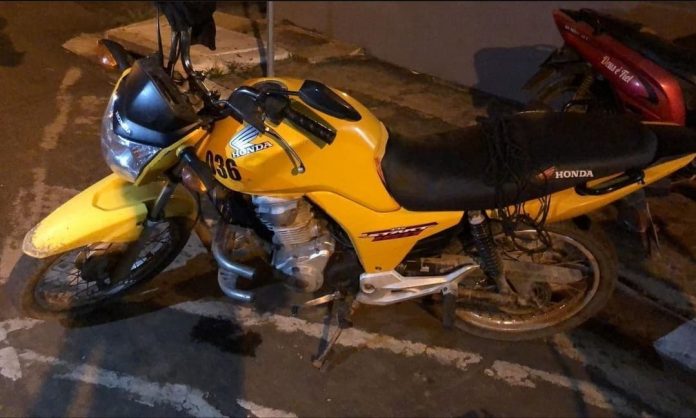 Assaltante se passa por passageiro e rouba moto de mototaxixta