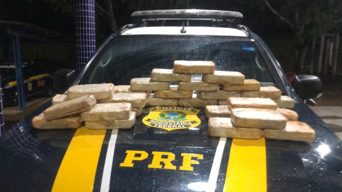 Motorista é preso com mais de 30 quilos de drogas escondidas em carro