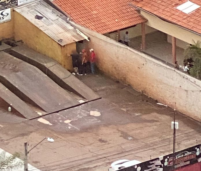 Criminosos armados assaltam lava-jato no bairro Três Poderes