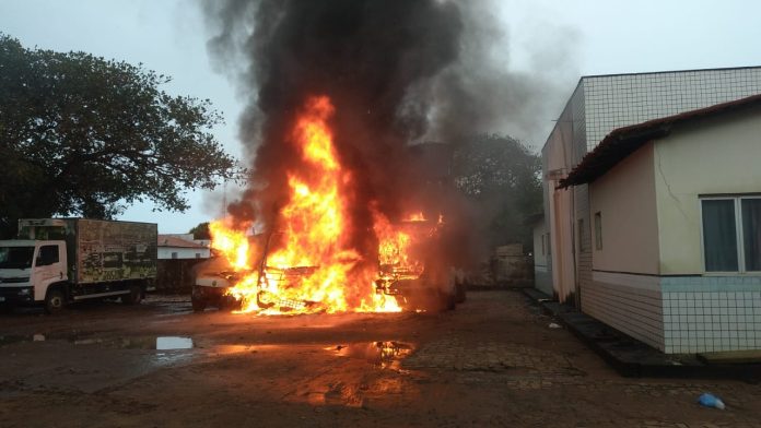 Incêndio atinge veículos em garagem de prefeitura no interior do Maranhão