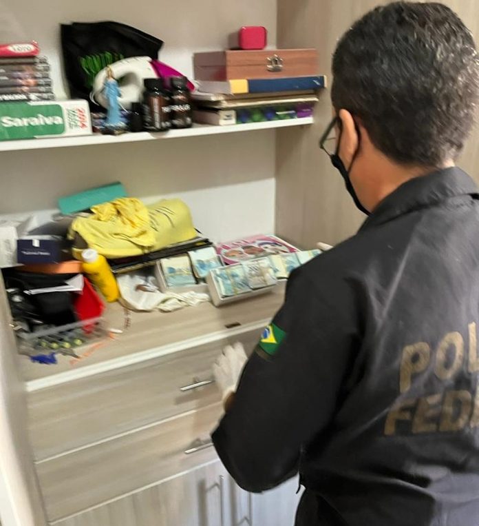 Polícia Federal investiga organização criminosa que desviava dinheiro de pescadores