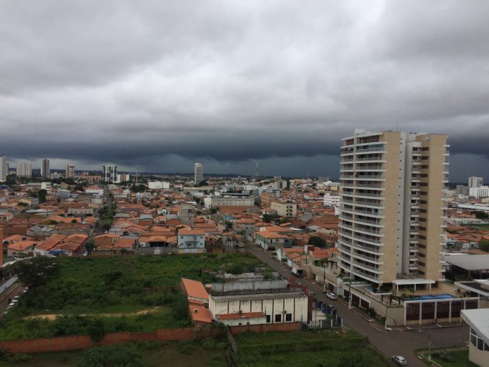 Chuva forte na manhã de terça-feira e previsão do tempo em Imperatriz