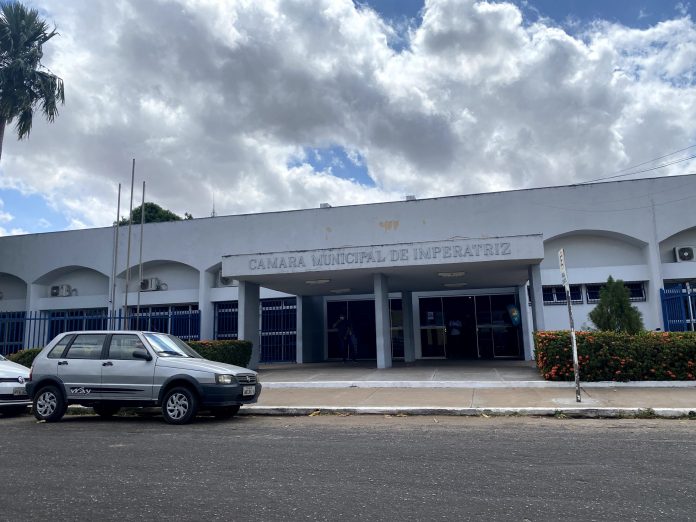 Câmara arquiva pedido de impeachment contra Assis Ramos