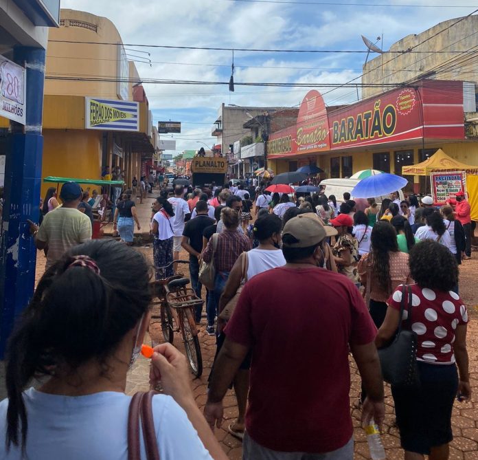 Professores de Açailândia continuam greve cobrando reajuste de salários