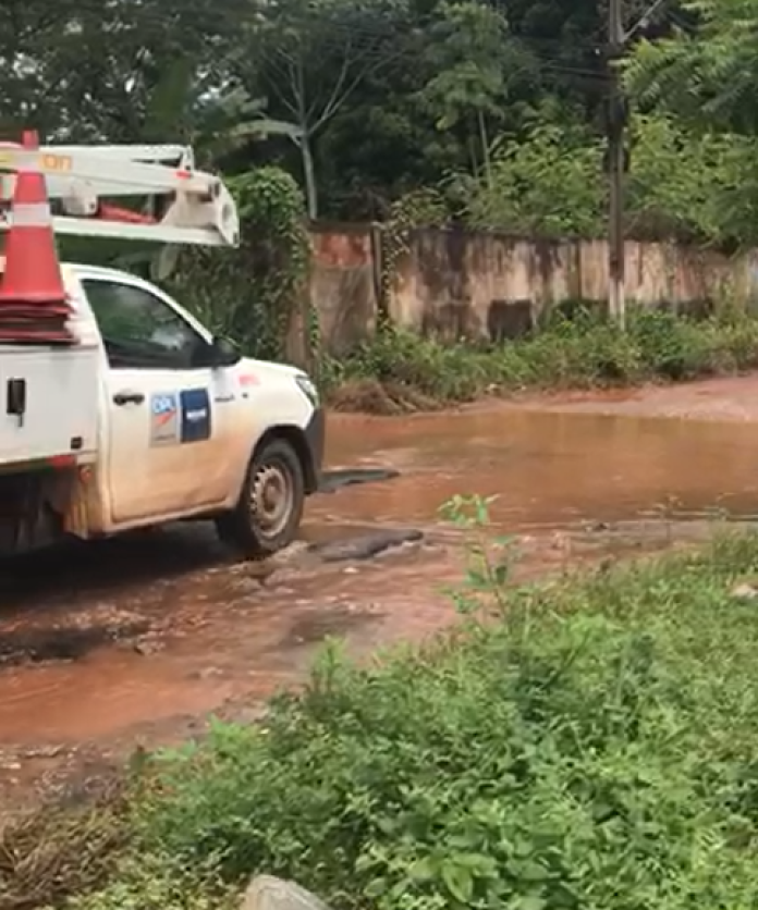 Buracos causam perigo e condutores cobram melhorias em avenida de Imperatriz