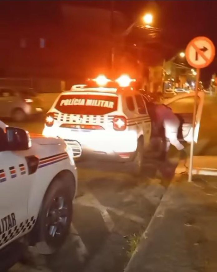 Dupla armada é presa após trocar tiros com a polícia no Parque Alvorada II