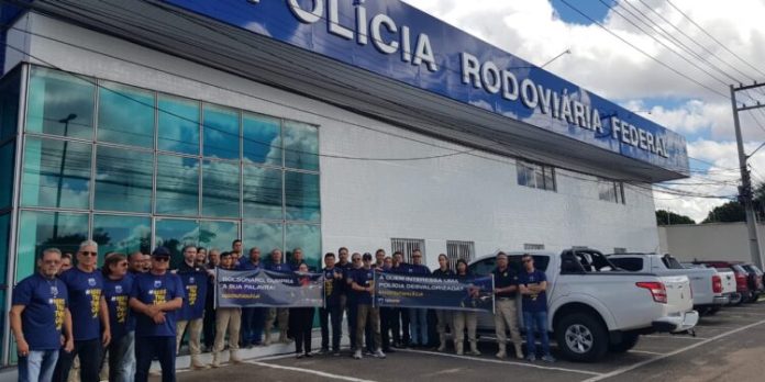 Policiais Rodoviários Federais manifestam reivindicando aumento salarial