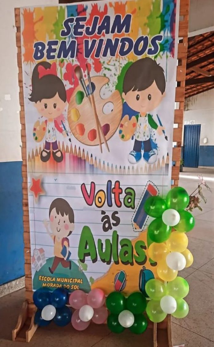 Escolas voltam às aulas com semestre letivo 100% presencial