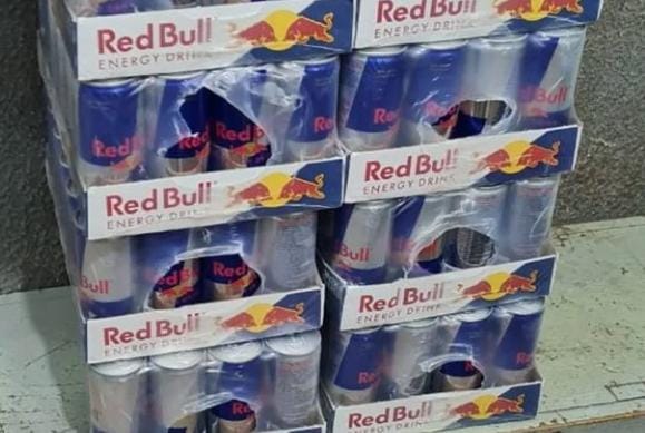 Homem é preso por furtar Red Bull em supermercado