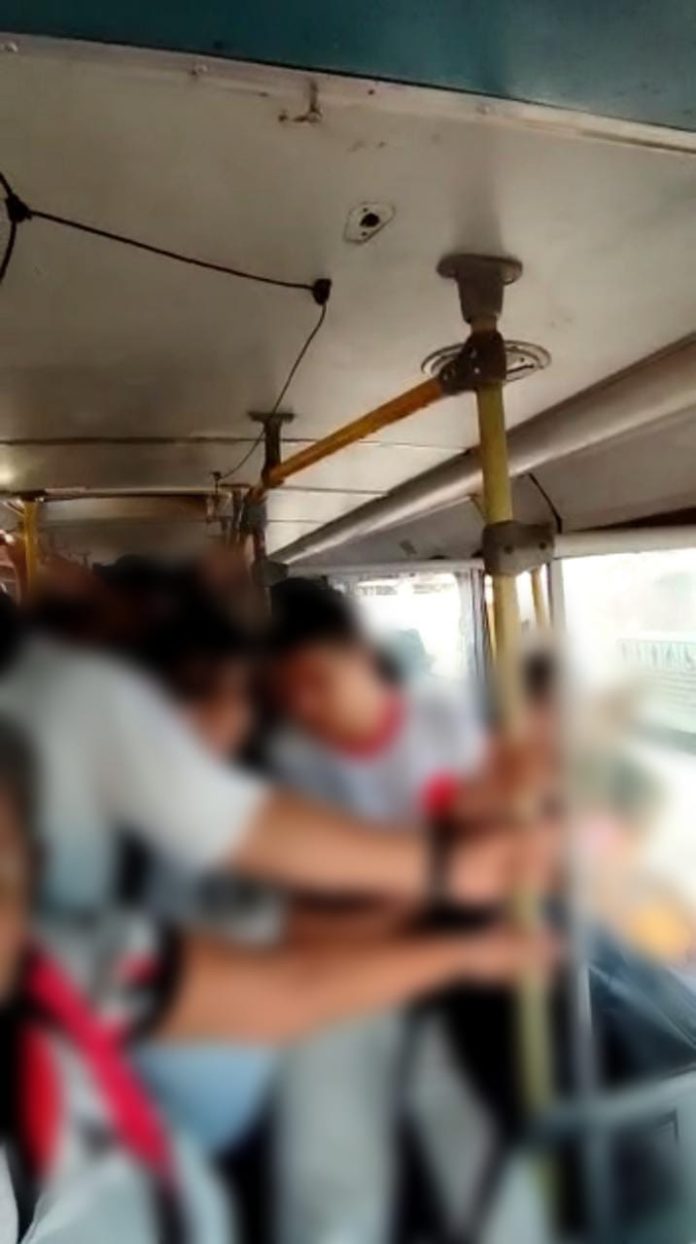 Passageiros são prejudicados no trabalho e escola por causa de atrasos de ônibus em ITZ