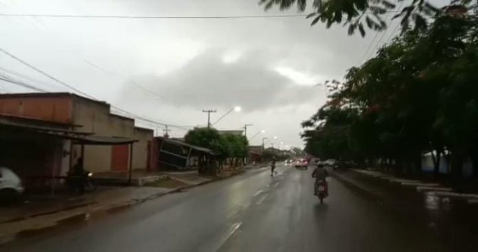 Sexta-feira com chuva forte em Imperatriz