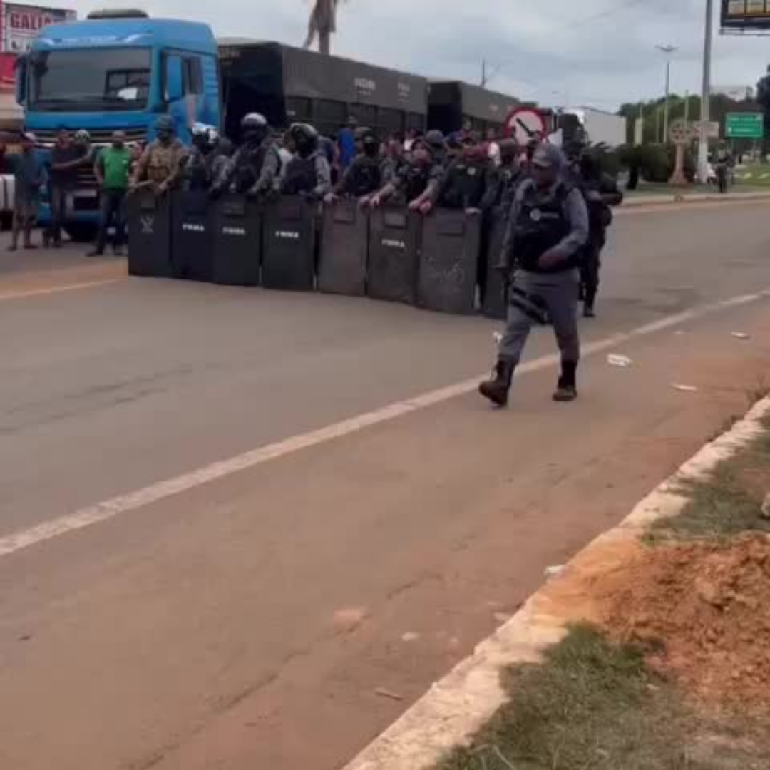 Tropa De Choque é Enviada Para Desbloquear BR010 Em Açailândia