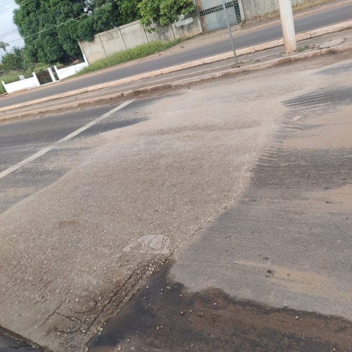 Quebra-molas são instalados na Av. Pedro Neiva para diminuir acidentes