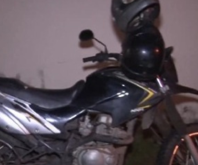 Homem recupera a própria moto furtada após perseguir bandido