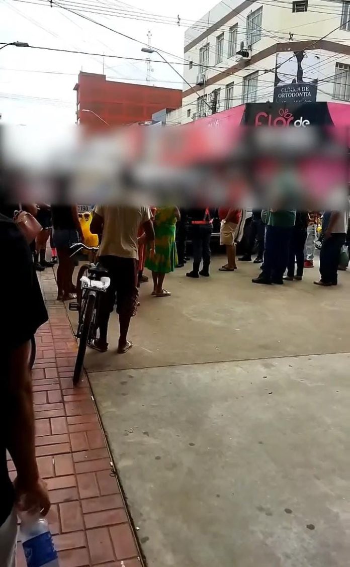 Homem é conduzido a delegacia após agredir cachorros no Calçadão