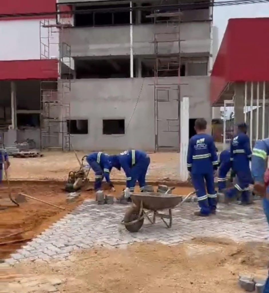 Moradores cobram poder público com placas em buracos de rua 1 Imagens de Notícias de Imperatriz