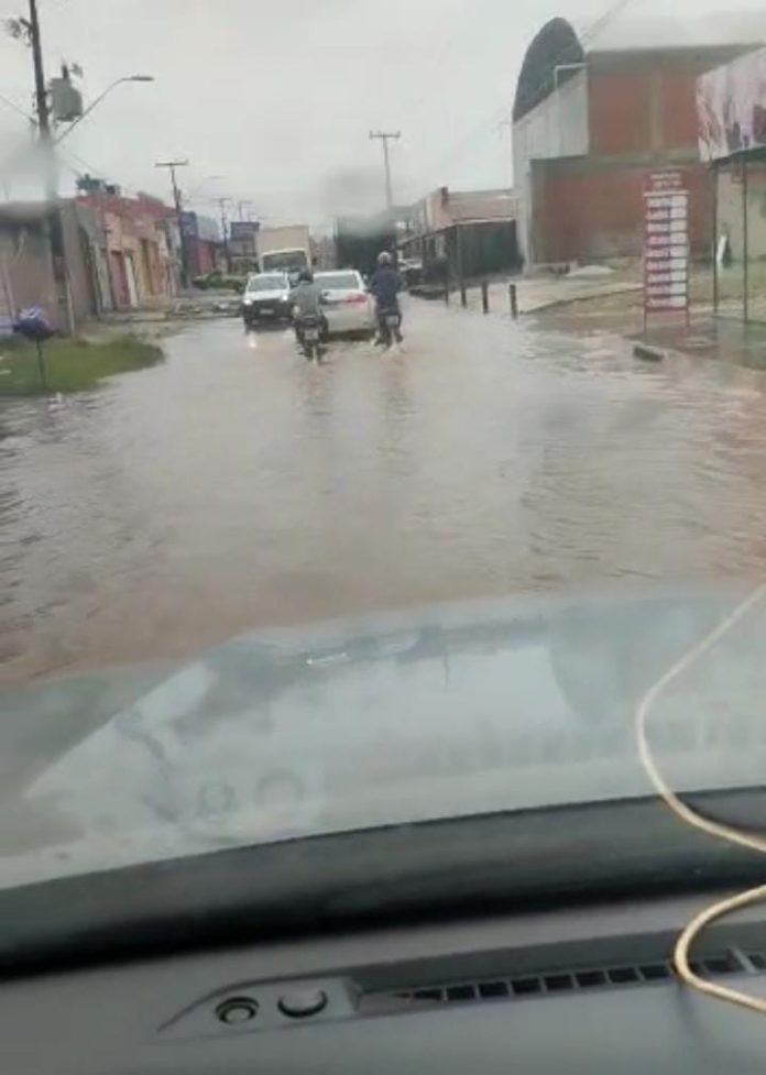 Chuva e alagamentos na manhã desta terça-feira em Imperatriz