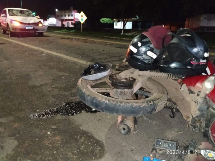 Acidente com três veículos na BR-010 deixa motociclista gravemente ferido Acidente com três veículos na BR-010 deixa motociclista gravemente ferido