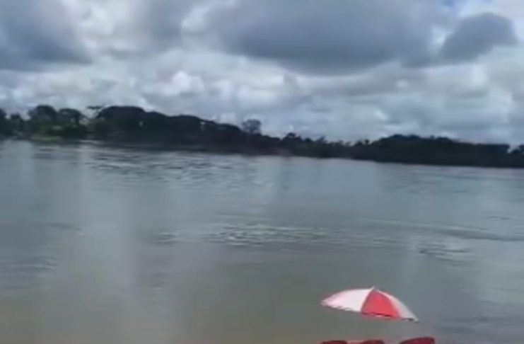 Barraqueiros começam a montar estrutura nas margens do Rio Tocantins