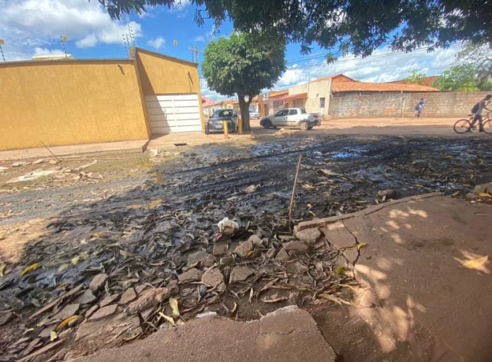 Após cinco meses, lama na Av. São Sebastião seca, mas cobranças por melhorias continuam