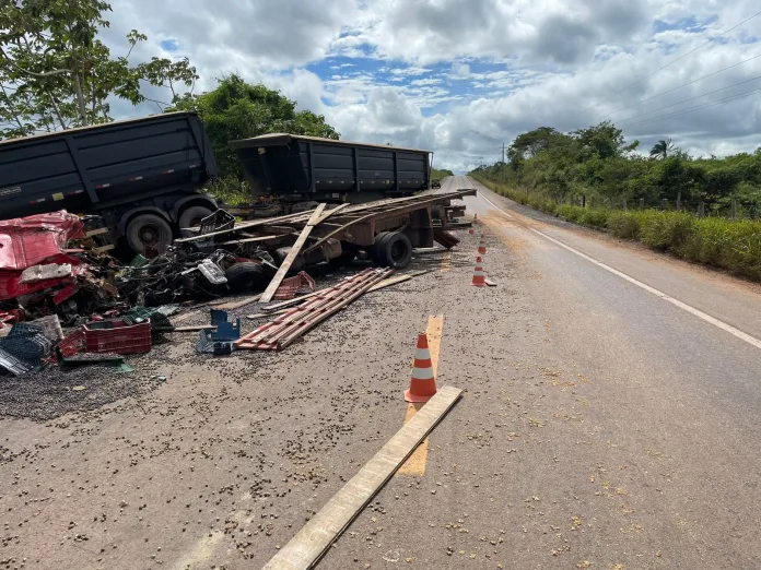 Acidente na BR-222 deixa três pessoas mortas e uma estado grave