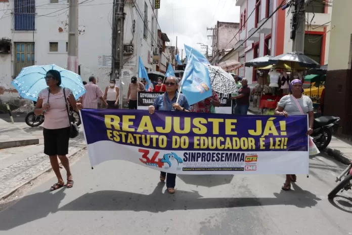 Professores da rede estadual ameaçam paralisar atividades na quarta-feira (13)