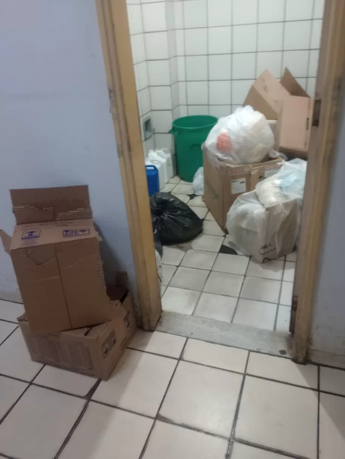 Funcionários da limpeza do Socorrão continuam com os serviços paralisados por falta de pagamento