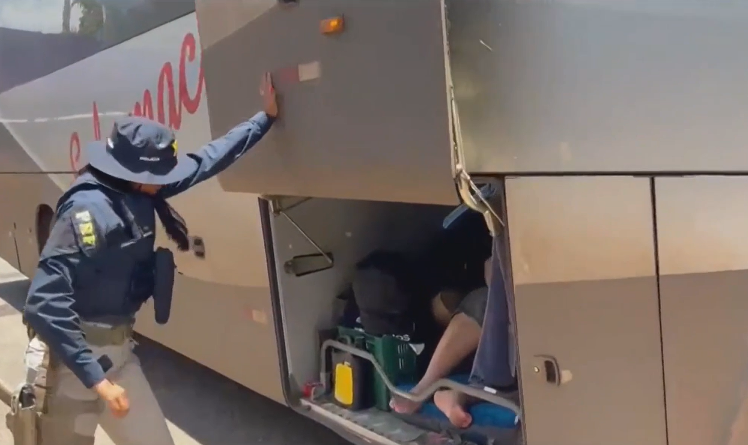 Homem é Flagrado Dormindo Em Bagageiro De ônibus Que Saiu Do Maranhão Com Destino A Santa Catarina - Imperatriz Online - Notícias De Imperatriz E Região
