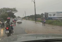 Trânsito complicado por causa de alagamento na BR-010 e na Avenida JK