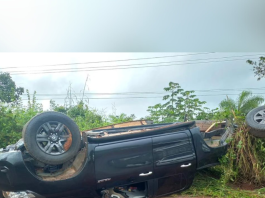 Carro de Lahesio Bonfim capota ao tentar desviar de buraco na MA-006