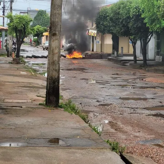 Sábado começa com interdição na Rio Grande do Norte por causa de buracos