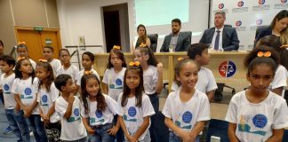 Durante lançamento de campanha, crianças cantam sobre importância do combate ao abuso infantil