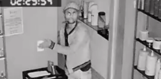 Câmeras de segurança flagram homem invadido e furtado salão de beleza no Centro