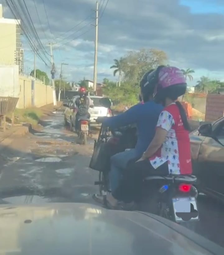 “É muita poeira”, diz motorista sobre trecho de avenida que dá acesso ao bairro Sebastião Régis 1 Imagens de Notícias de Imperatriz