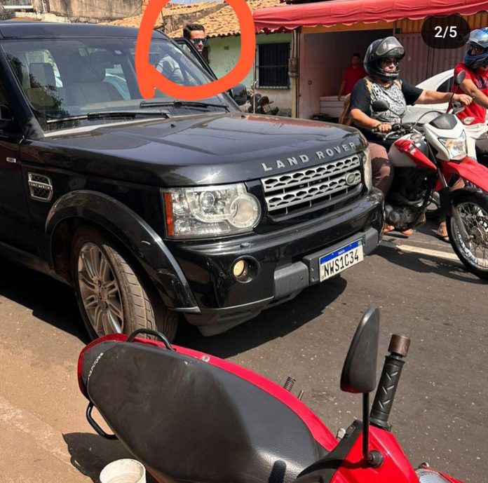 Câmeras de segurança flagram homem jogando carro contra motociclista em ITZ