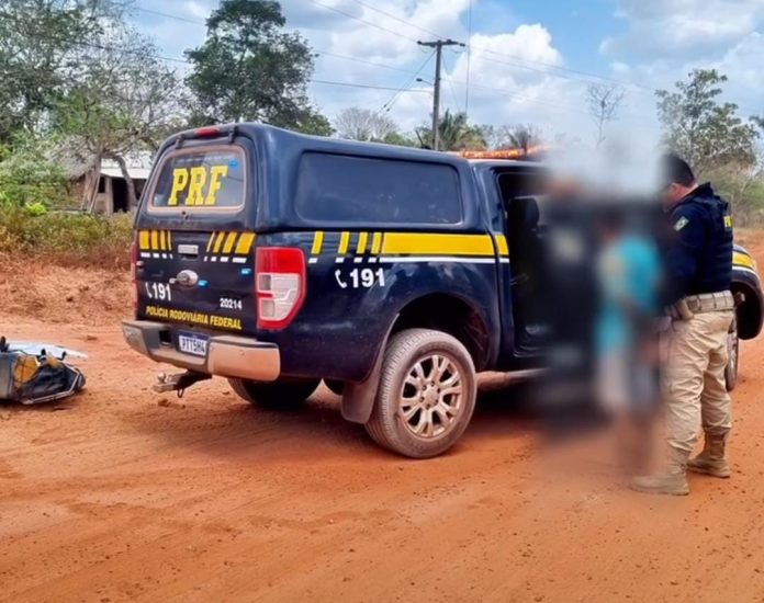 Todo errado! Motociclista foge de abordagem da PRF em Caxias, mas cai durante fuga e é detido