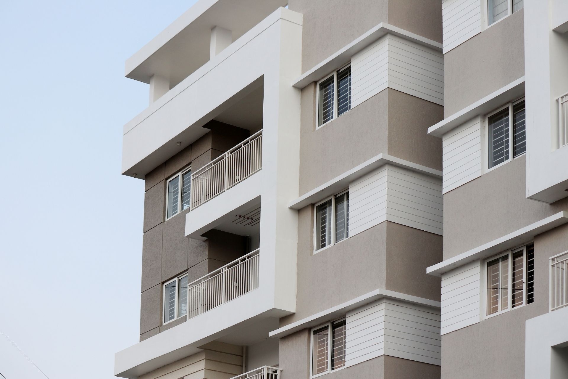 What measures are in place to prevent unauthorized access to data center facilities?