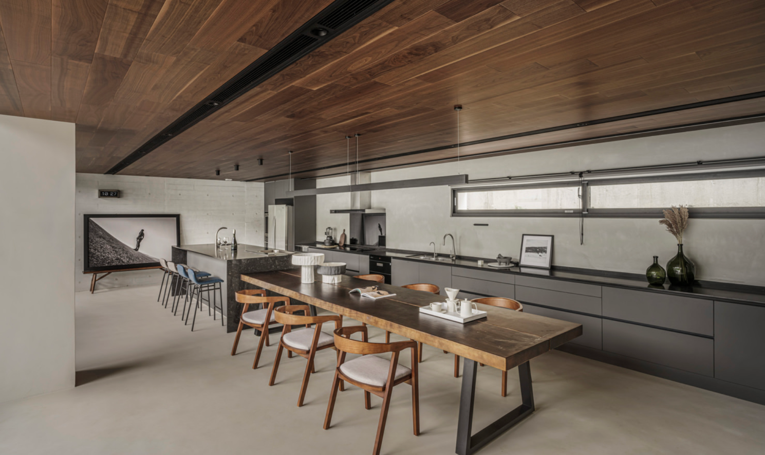 Integrated island-dining counter